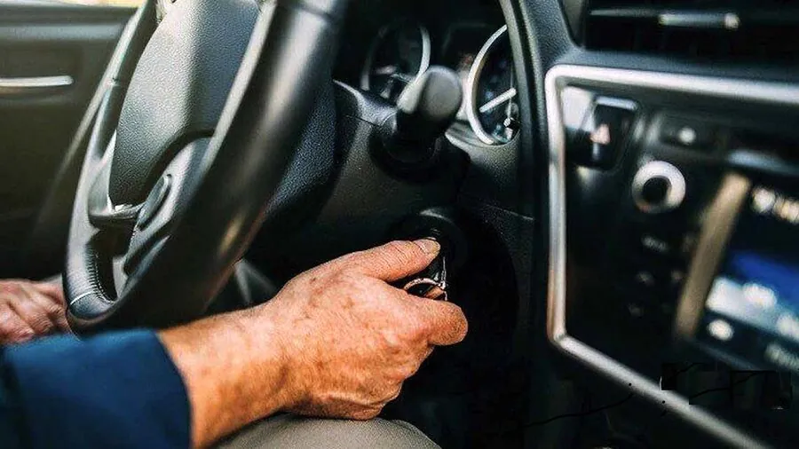 علت خاموش شدن خودرو در حال حرکت؟